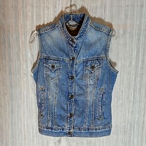 Levi's Blue Denim Vest with Fitted Silhouette